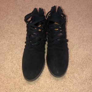 black booties (shoes)